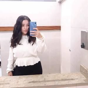 Meet your Posher, Paola